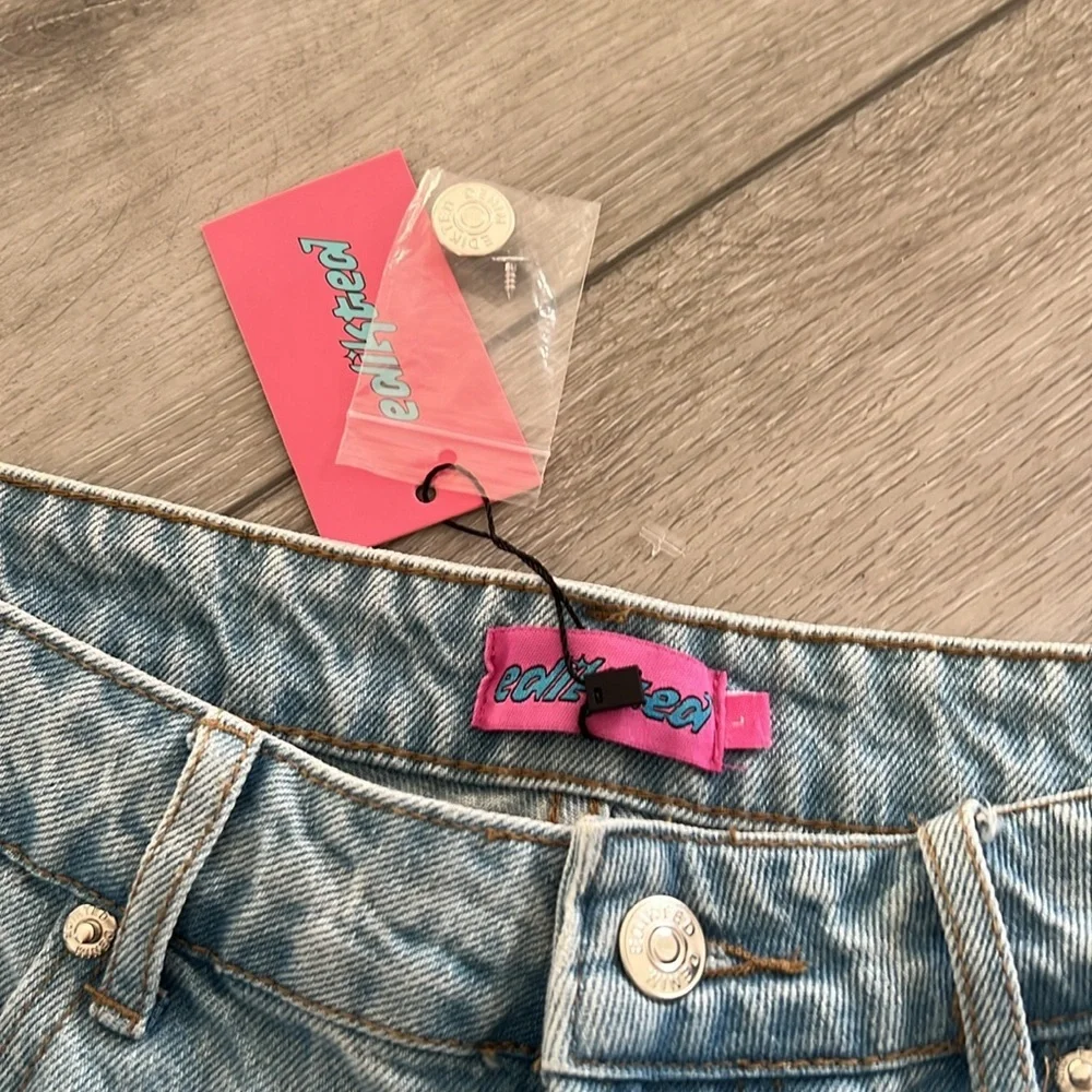 Edikted Cali Distressed Denim Women's Shorts new with tags size large - Picture 4 of 8